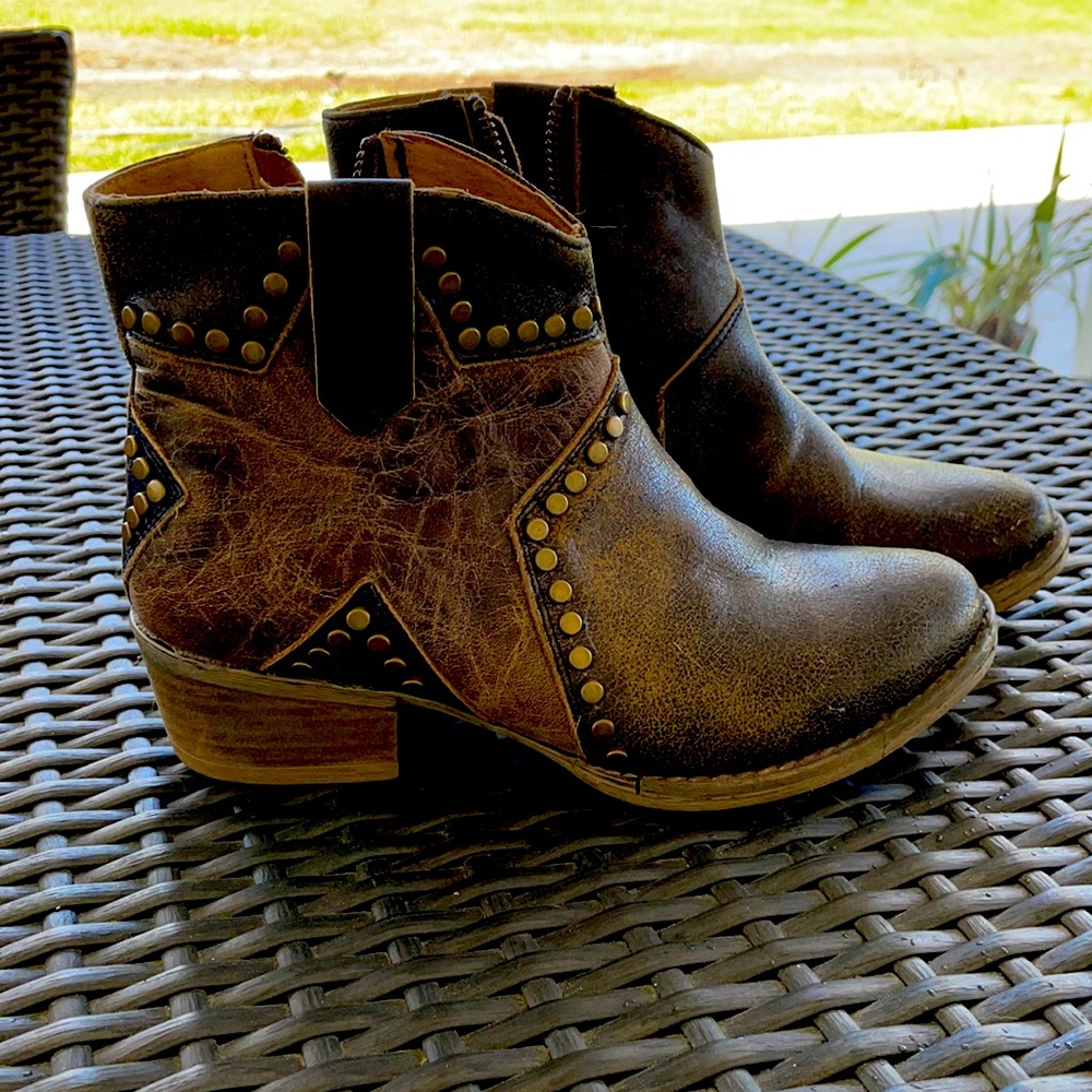 Mid cut  boots
